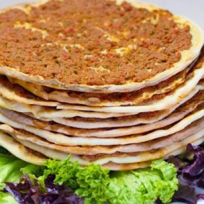 لحم بعجين مخبوز