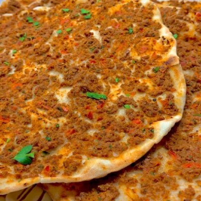 لحم بعجين مخبوز هبرة